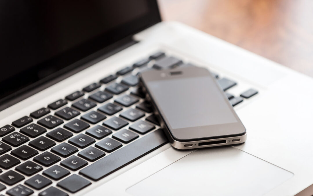 Jak chronić prywatność w telefonie? Najskuteczniejsze sposoby zabezpieczenia danych mobilnych