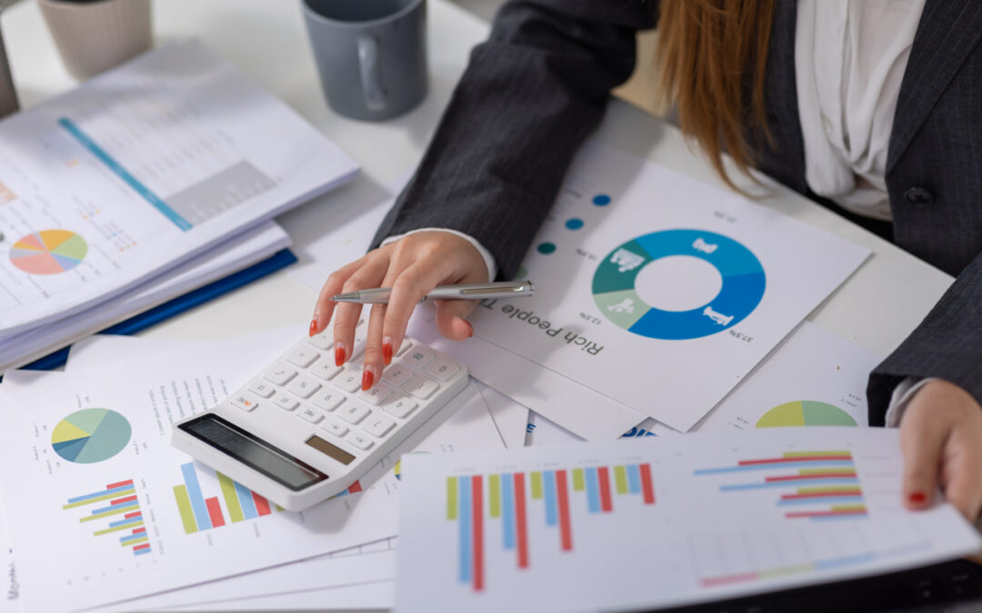 Biuro rachunkowe czy księgowa na etacie? Co wybrać, gdy firma się rozrasta