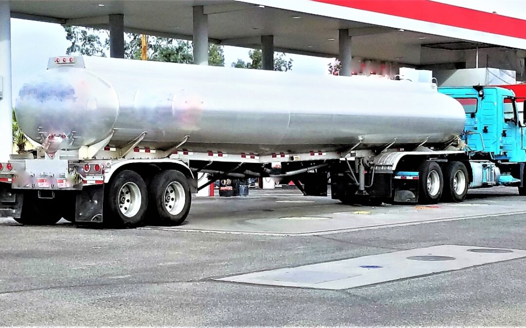 Rozładunek LPG na stacji paliw: jak przebiega i co decyduje o bezpieczeństwie?