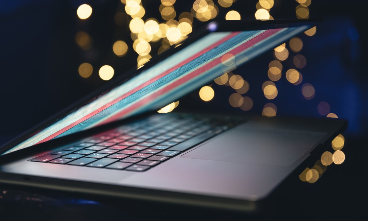Laptop na spotkania biznesowe — jaki sprzęt sprawdzi się najlepiej?