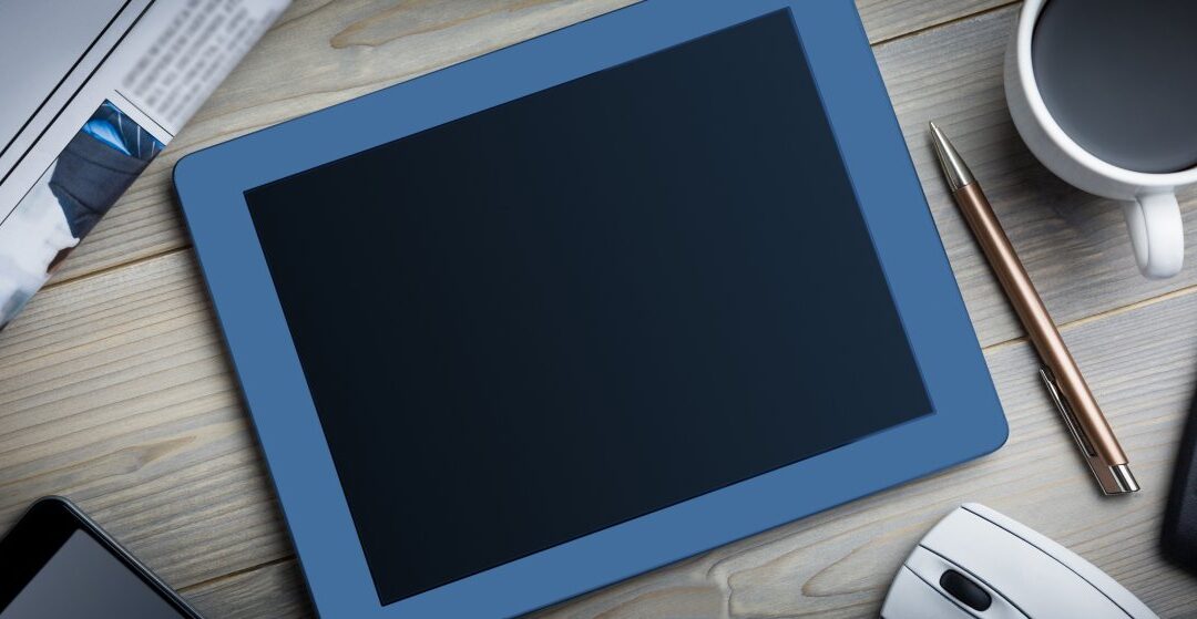 Sprzęt do pracy w podróży — tablet, laptop czy dwa urządzenia jednocześnie?