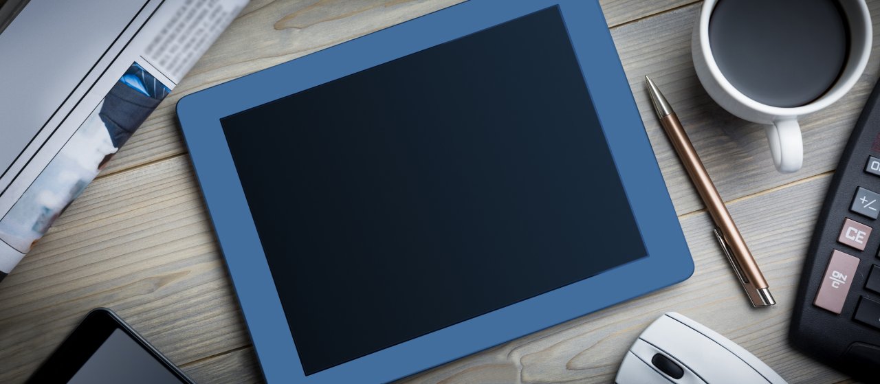 Sprzęt do pracy w podróży — tablet, laptop czy dwa urządzenia jednocześnie?